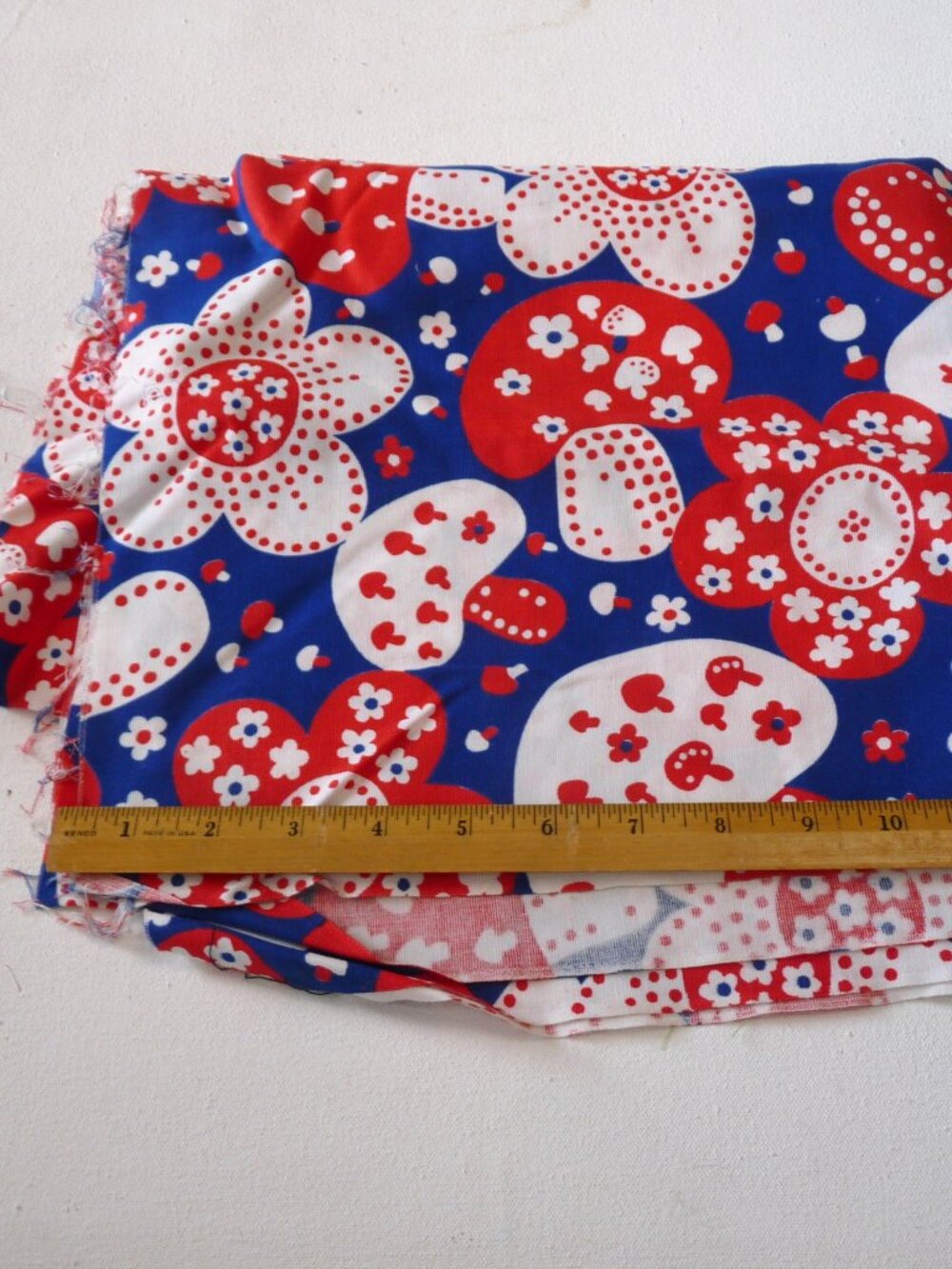 Vintage 70s cotton fabric flower powder mushroom daisy red white blue 1 1/3 yd